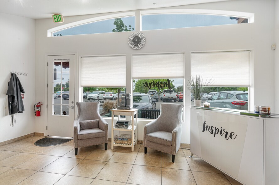 More Photos Of 9071 Windsor Rd, Windsor General Retail For Lease