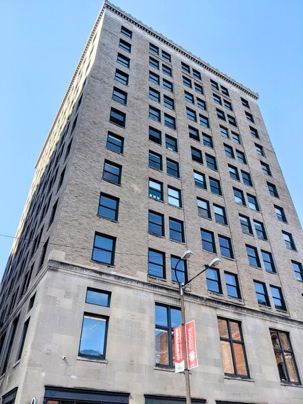 More Photos Of 1100 Locust St, Saint Louis Storefront Retail Office For Lease