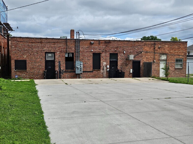 More Photos Of 4963 NW Radial Hwy, Omaha Storefront For Lease