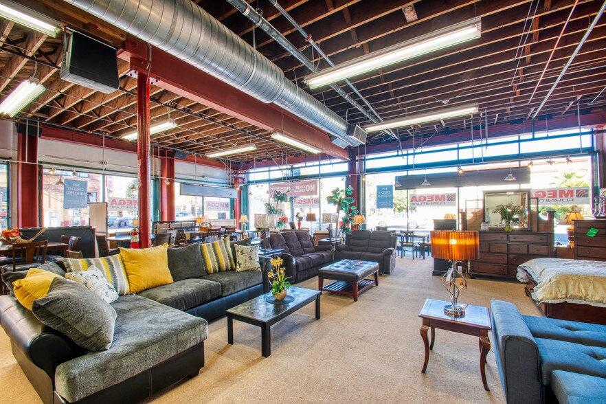 More Photos Of 400 E 4th St, Santa Ana General Retail For Lease