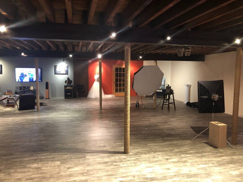 More Photos Of 75-79 E Jericho Tpke, Mineola Storefront Retail Office For Lease