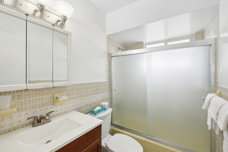 More Photos Of 1201 S Federal Hwy, Hollywood Hotel For Sale