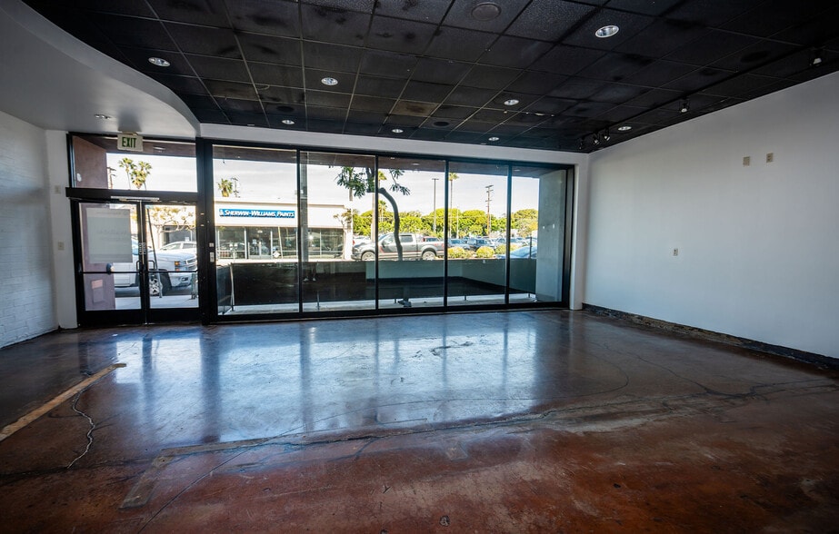 More Photos Of 1221-1231 Garnet Ave, San Diego Storefront For Lease