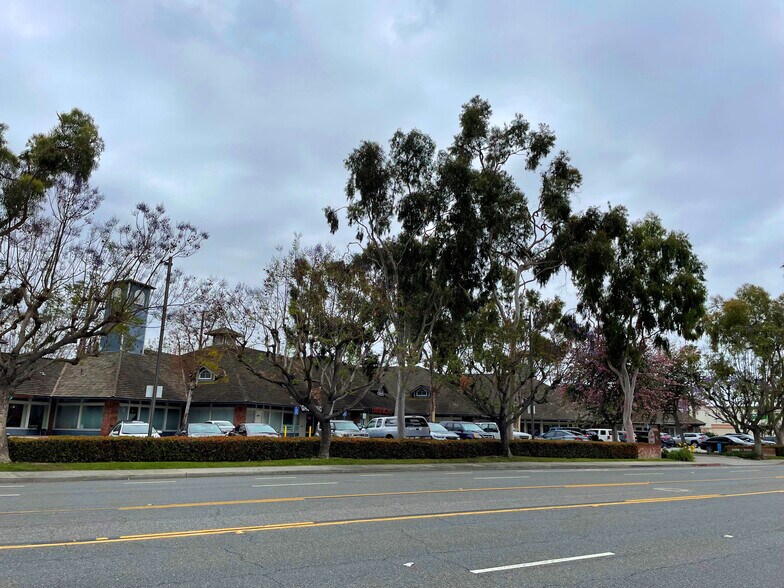 More Photos Of 3400-3500 Los Coyotes Diag, Long Beach General Retail For Lease