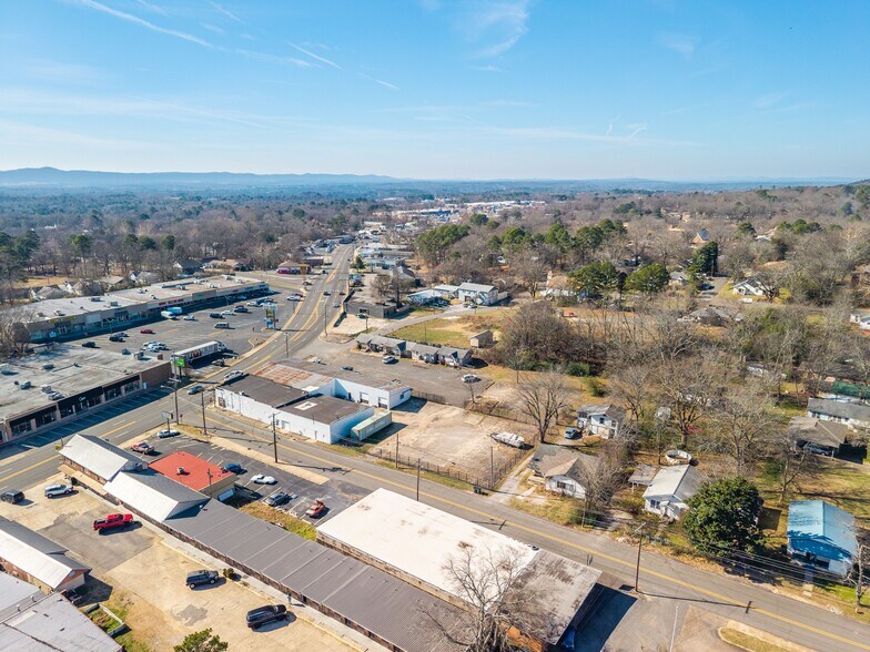 More Photos Of 606 Albert Pike Rd, Hot Springs National Park Freestanding For Sale