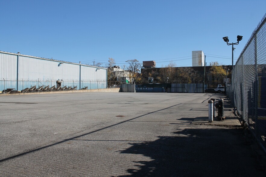 More Photos Of 5540 44th St, Maspeth Warehouse For Lease