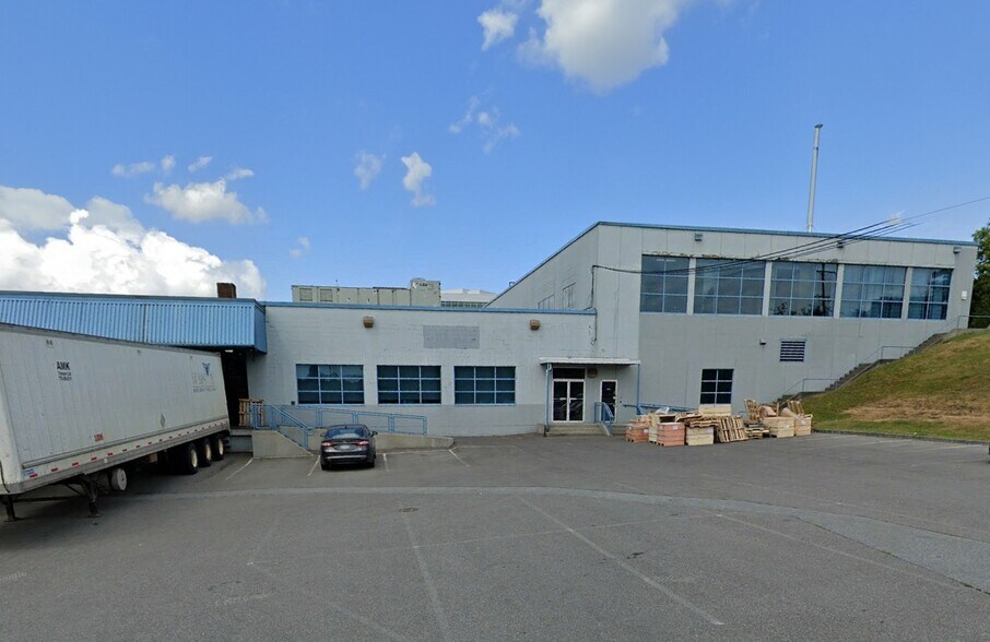 More Photos Of 3030 East Broadway Av, Vancouver Warehouse For Lease