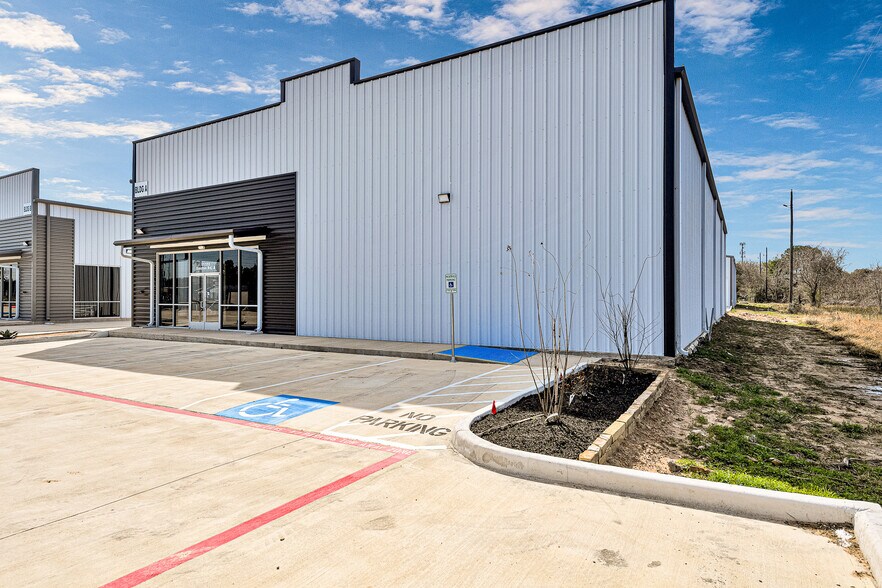 More Photos Of 11555 Gaston, Katy Industrial For Lease
