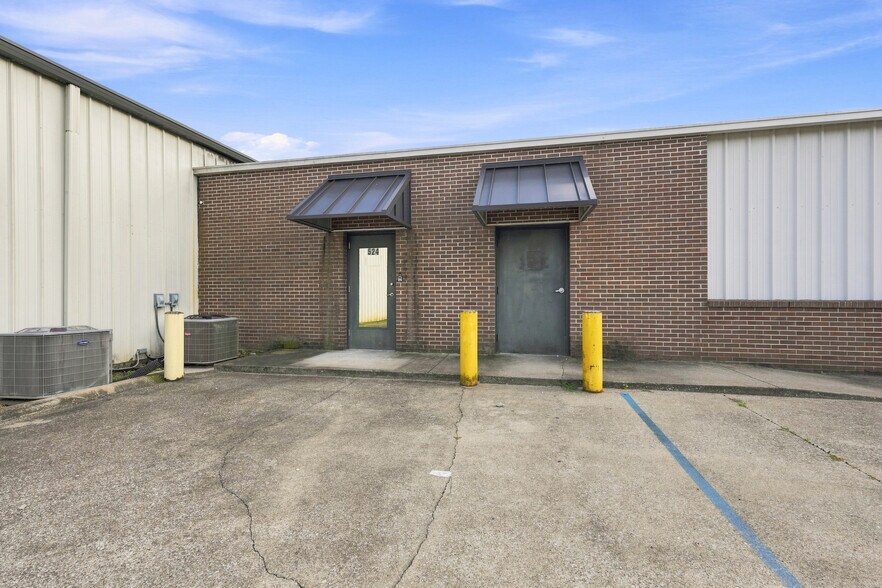 More Photos Of 524 Tuxedo Ave, Muscle Shoals Flex For Lease
