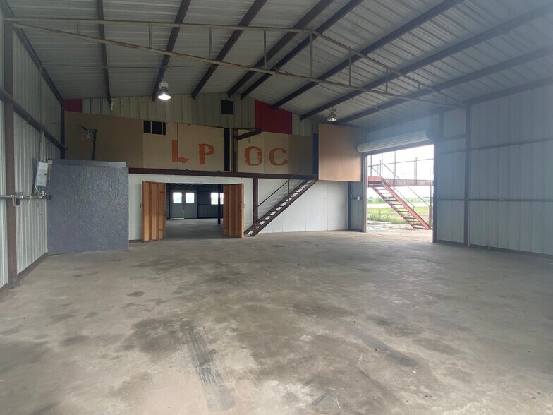 More Photos Of 15194-15264 S IH 35, Bruceville Warehouse For Sale