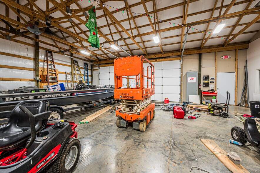 More Photos Of 923 Glen Lily Rd, Bowling Green Office For Sale