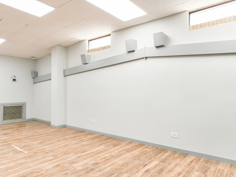 More Photos Of 14732 Bulverde Rd, San Antonio Warehouse For Lease