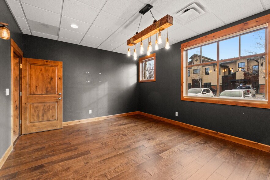More Photos Of 1940 W Dickerson St, Bozeman Office For Sale