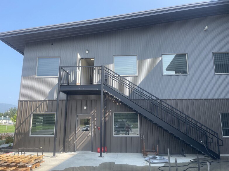 More Photos Of 850 Hawthorne Ave, Ponderay Manufacturing For Lease