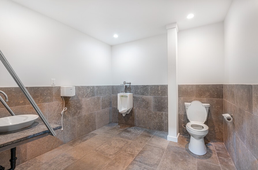 More Photos Of 10342 Old Redwood Hwy, Windsor Warehouse For Sale