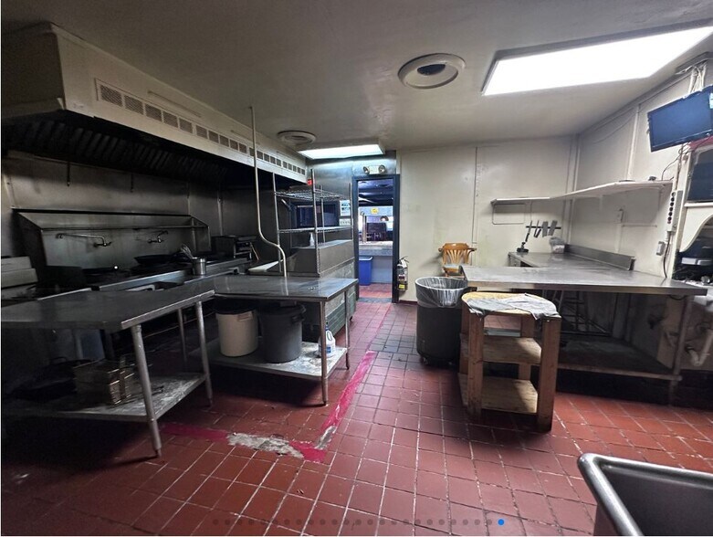 More Photos Of 3927 Dixie Hwy, Louisville Restaurant For Sale