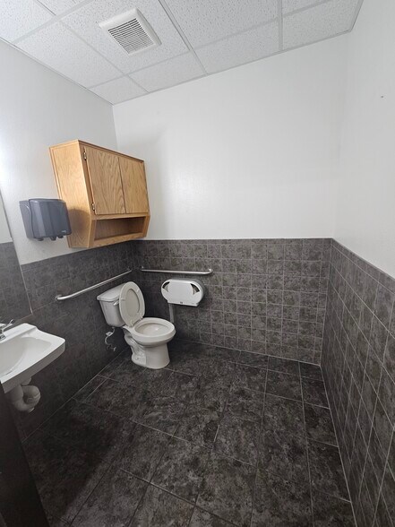 More Photos Of 2719 E Elms Rd, Killeen Warehouse For Lease