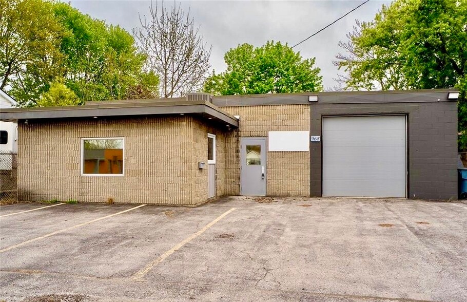 Primary Photo Of 965 Old Glass rd, Wallaceburg General Retail For Sale