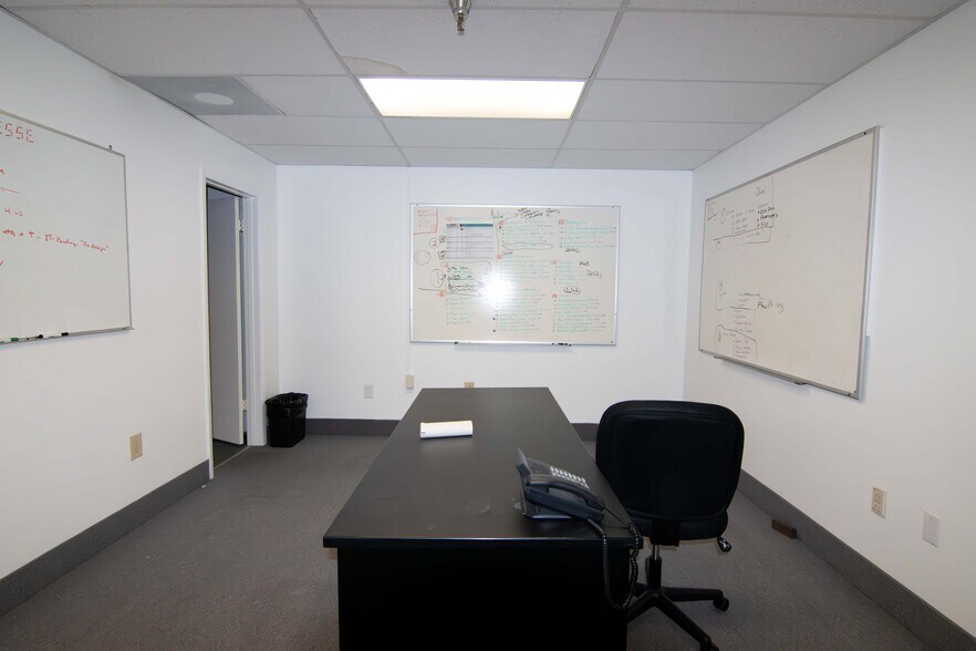 More Photos Of 2600 118th Ave N, Saint Petersburg Light Distribution For Lease