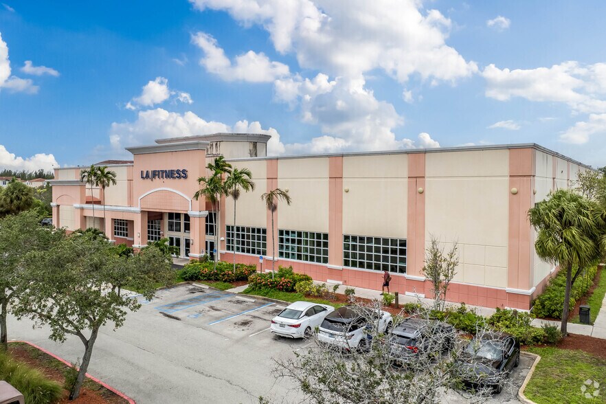 More Photos Of 1900 N Flamingo Rd, Pembroke Pines Health Club For Sale