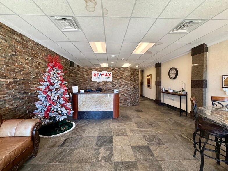 More Photos Of 213 W Hobsonway, Blythe Office Residential For Sale