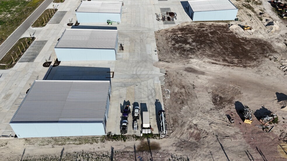 More Photos Of 8055 Ironside Dr, Fort Myers Unknown For Lease