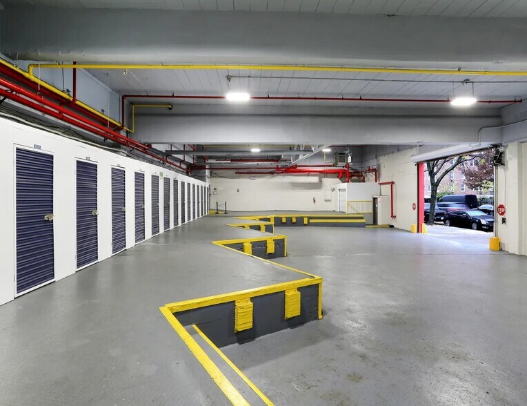 More Photos Of 9 W 141st St, New York Self Storage For Lease