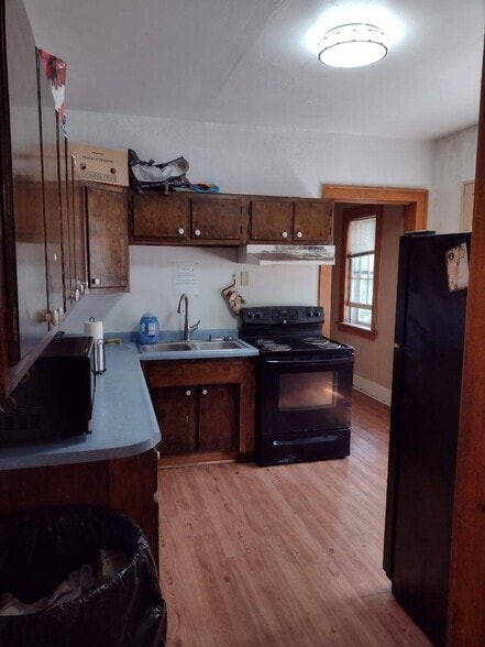 More Photos Of 314 Augusta Ave, Dekalb Dormitory For Sale