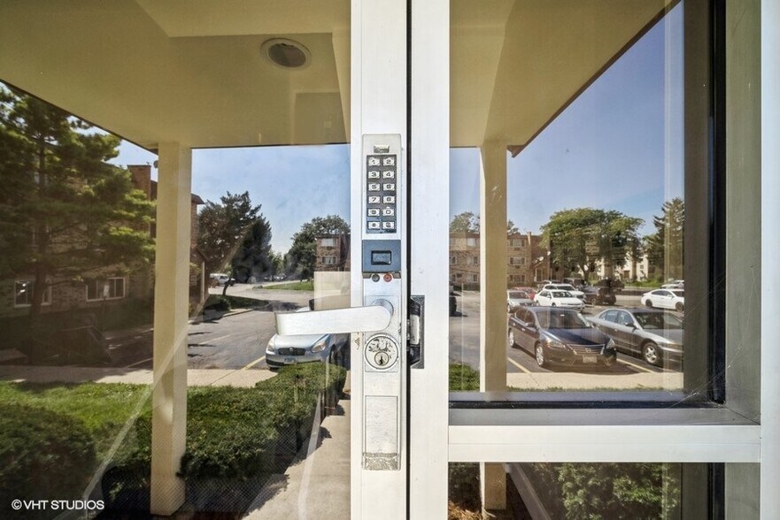 More Photos Of 1747 W Chariot Ct, Mount Prospect Apartments For Sale
