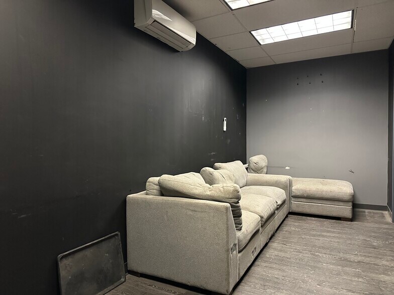 More Photos Of 733-759 Memorial Ave, West Springfield Showroom For Sale