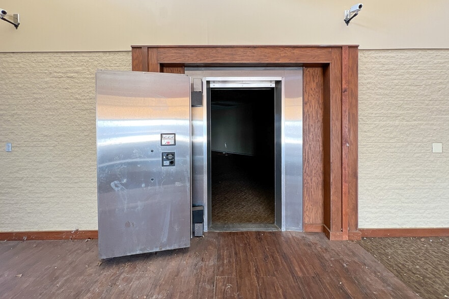 More Photos Of 3200 E Memorial Rd, Edmond Medical For Sale