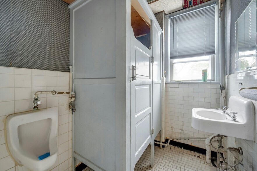 More Photos Of 433 White Plains Rd, Eastchester Storefront Retail Residential For Sale