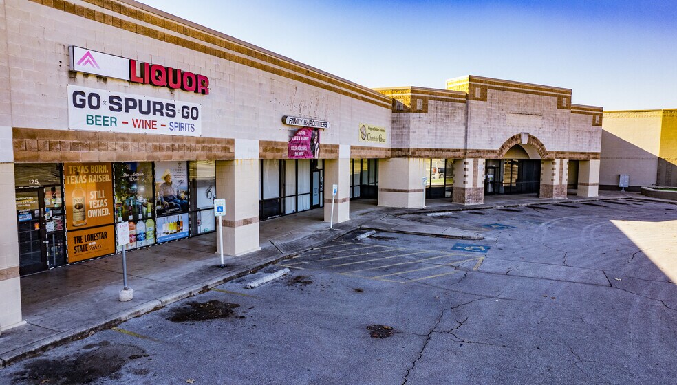 More Photos Of 15150 Nacogdoches Rd, San Antonio Freestanding For Sale