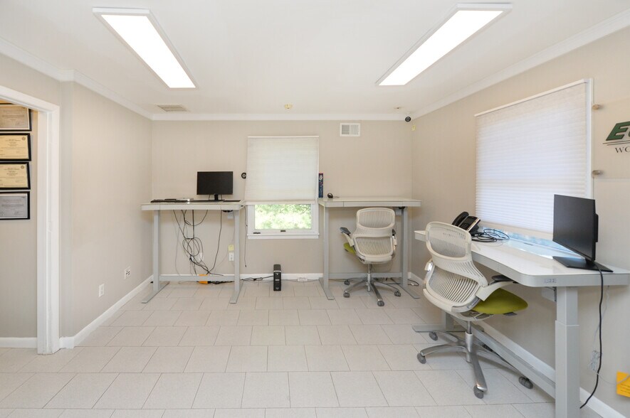 More Photos Of 24 Farview Ter, Paramus Office For Sale