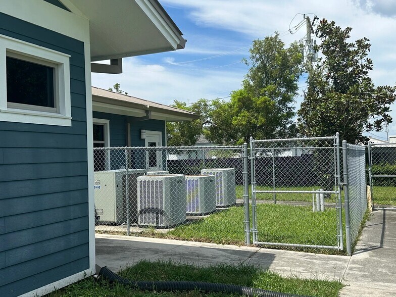 More Photos Of 395 Santa Barbara Blvd N, Cape Coral Veterinarian Kennel For Sale