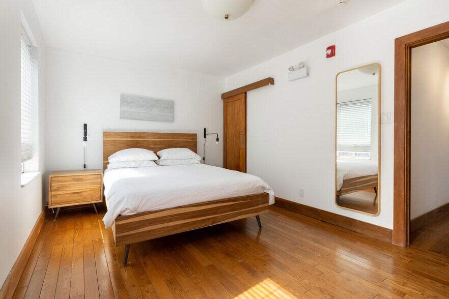 More Photos Of 872 College St, Toronto Storefront Retail Residential For Sale