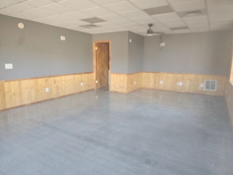 More Photos Of 1002 Route 66 W, Waynesville General Retail For Sale