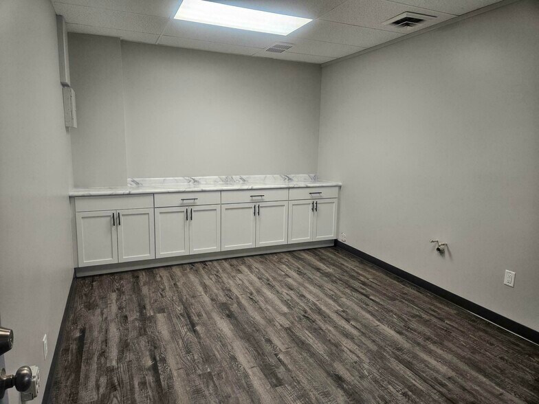 More Photos Of 7002-7006 Maple St, Omaha Freestanding For Lease