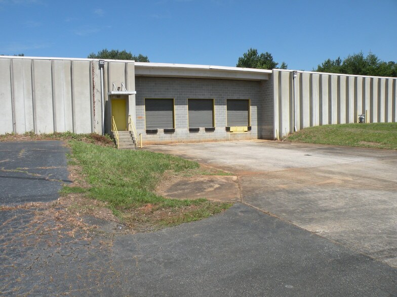 More Photos Of 4095 Old Salisbury Rd, Lexington Warehouse For Lease