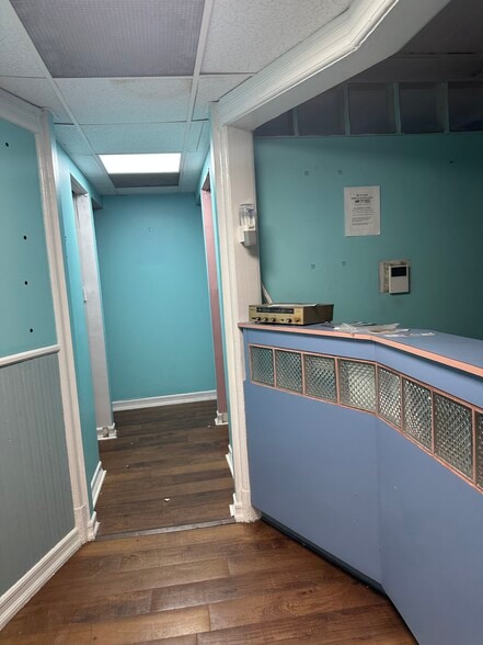 More Photos Of 3060 Steinway St, Astoria Storefront Retail Office For Sale
