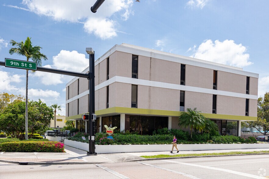 More Photos Of 900 6th Ave S, Naples Office Residential For Lease