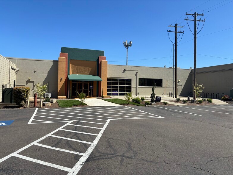 More Photos Of 576 Patterson St NW, Salem Warehouse For Lease