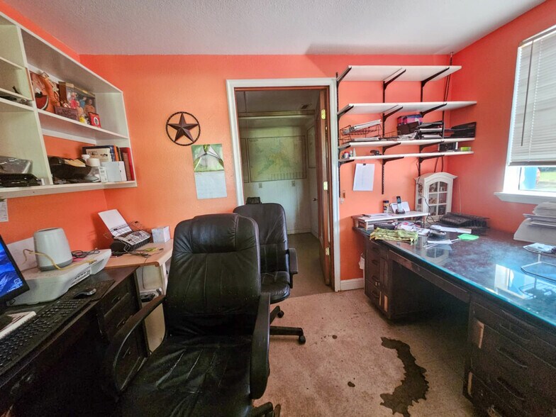 More Photos Of 1420 E Palestine Ave, Palestine Flex For Sale