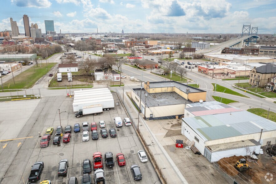 More Photos Of 306 S Summit St, Toledo Light Manufacturing For Sale