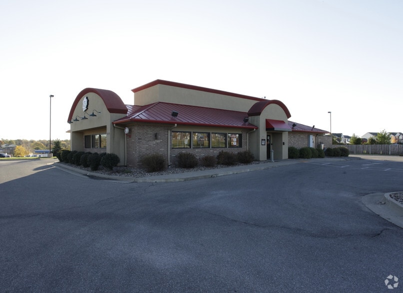 More Photos Of 8134 Douglas Ave, Urbandale Restaurant For Sale