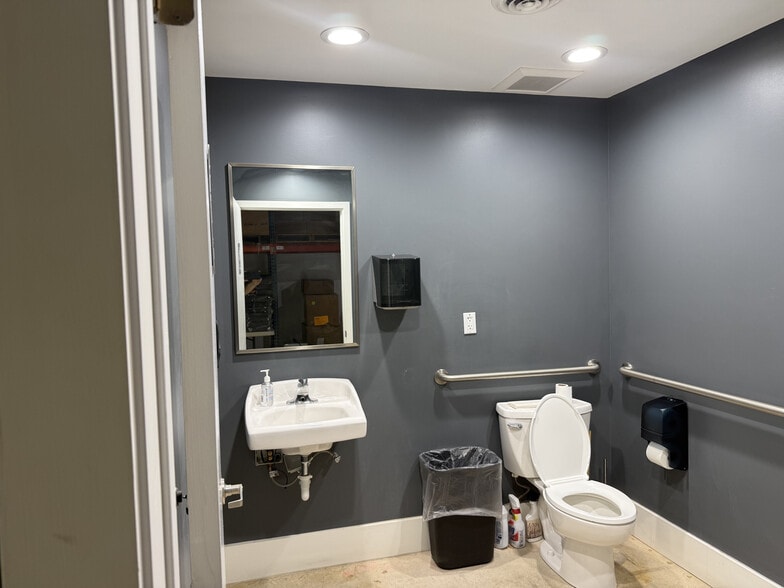 More Photos Of 2199 NW 22nd Ct, Miami Warehouse For Sale