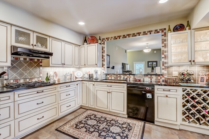 More Photos Of 5133 S Lake Dr, Cudahy Hospitality For Sale