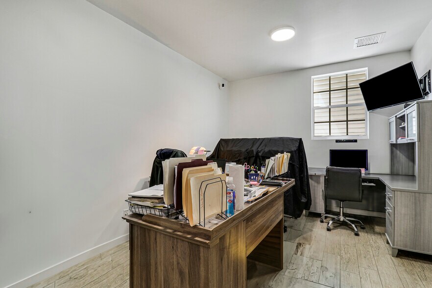 More Photos Of 1660 Cypress Dr, Jupiter Warehouse For Sale