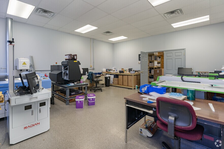 More Photos Of 12462 Natural Bridge Rd, Bridgeton General Retail For Lease