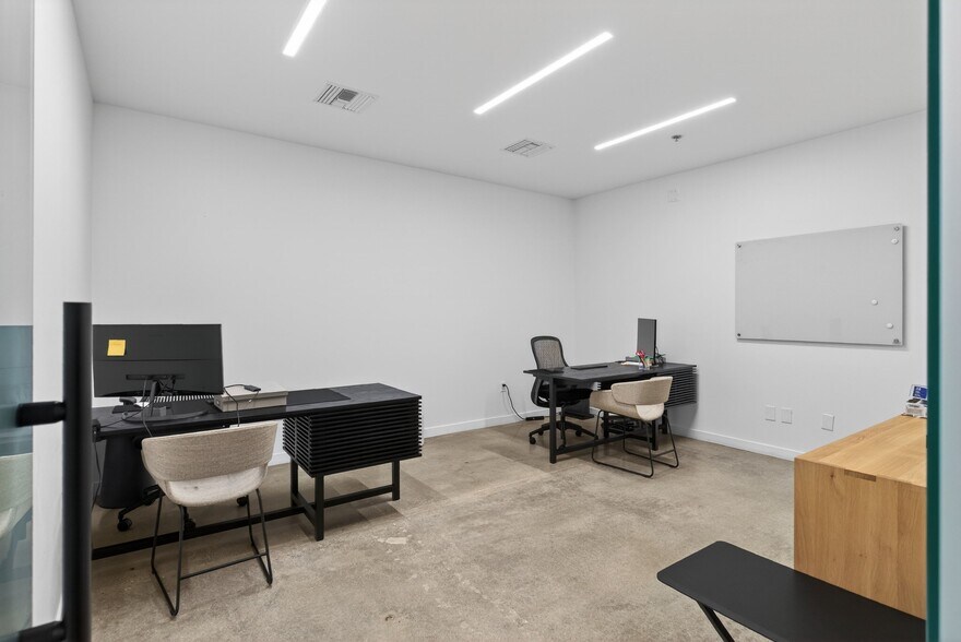 More Photos Of 1322-1326 Obispo Ave, Long Beach Warehouse For Lease